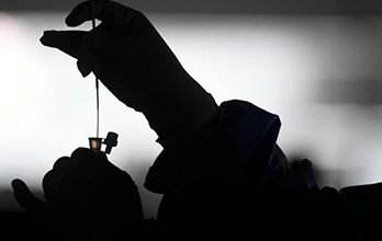 Porque é que há resultados falsos nos testes à covid-19? - CNN Portugal